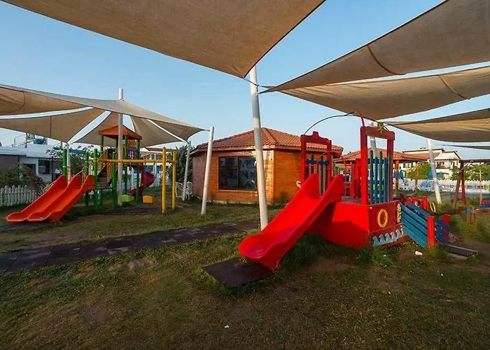 منتجع Akpalace 5*