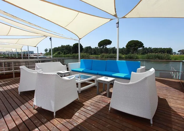 منتجع Akpalace بيليك