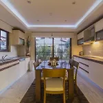 منتجع Akpalace 5*